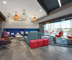 Photo 5 - Tru by Hilton Stoughton