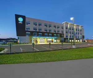 Photo 2 - Tru by Hilton Stoughton
