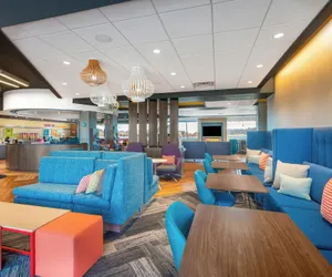 Photo 4 - Tru by Hilton Savannah Airport
