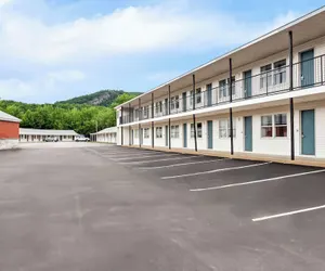 Photo 2 - Rodeway Inn