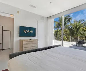 Photo 5 - Roami at 250 Collins