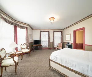 Photo 4 - The Naples Hotel