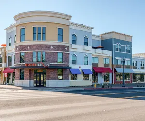Photo 2 - Hotel Lexen - Newhall