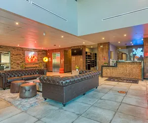 Photo 3 - Hotel Lexen - Newhall