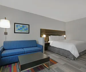 Photo 3 - Holiday Inn Express Milwaukee Downtown by IHG