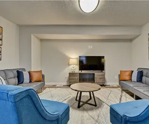 Photo 2 - Spacious 6BR/3BA House w/ Parking! Sleeps 20!