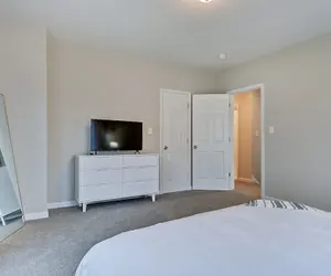 Photo 5 - Spacious 6BR/3BA House w/ Parking! Sleeps 20!