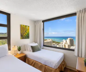 Photo 5 - Beautifully Renovated 32nd Floor Deluxe Ocean View Waikiki Condo by Koko Resort Vacation Rentals