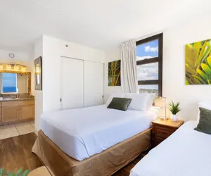 Photo 4 - Beautifully Renovated 32nd Floor Deluxe Ocean View Waikiki Condo by Koko Resort Vacation Rentals