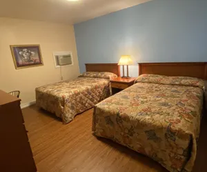 Photo 2 - Gateway Inn