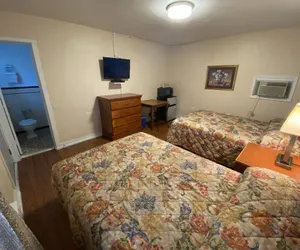 Photo 3 - Gateway Inn