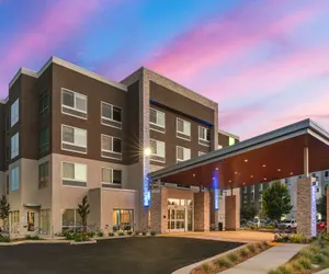 Photo 2 - Holiday Inn Express & Suites Suisun City by IHG