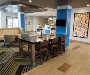 Photo 3 - Holiday Inn Express & Suites Louisville N - Jeffersonville, an IHG Hotel