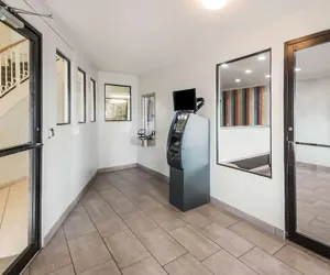 Photo 5 - Studio 6 Laredo, TX - North I-35