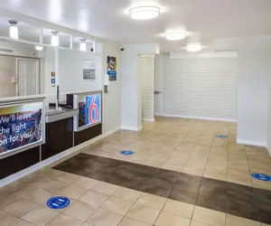 Photo 5 - Studio 6 Baytown, TX - Garth Road