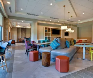 Photo 3 - Home2 Suites by Hilton Orlando at Flamingo Crossings