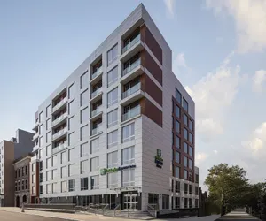 Photo 2 - Holiday Inn Express & Suites Woodside LaGuardia Airport by IHG