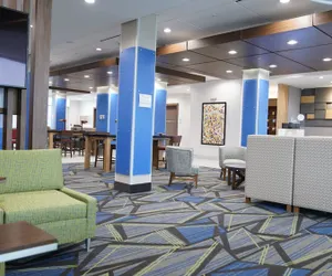 Photo 4 - Holiday Inn Express & Suites Dallas Central Market Center by IHG
