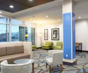 Photo 5 - Holiday Inn Express & Suites Dallas Central Market Center by IHG