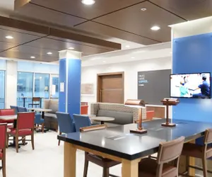 Photo 5 - Holiday Inn Express & Suites Dallas Central Market Center by IHG