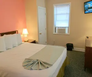 Photo 5 - Key West Motel