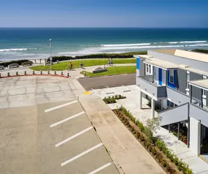 Photo 2 - Pacific View Inn