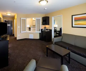 Photo 4 - Holiday Inn Express & Suites Detroit North - Troy, an IHG Hotel