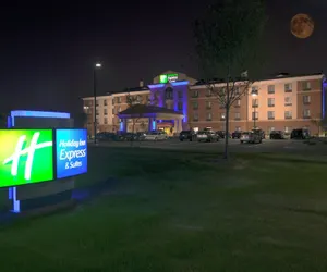 Photo 2 - Holiday Inn Express & Suites Detroit North - Troy, an IHG Hotel