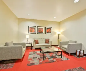 Photo 4 - Holiday Inn Express & Suites Utica, an IHG Hotel