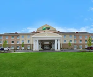 Photo 2 - Holiday Inn Express & Suites Utica, an IHG Hotel