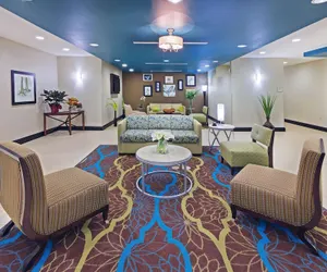 Photo 3 - La Quinta Inn & Suites by Wyndham Floresville