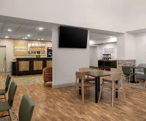 Photo 4 - Hampton Inn & Suites Hope