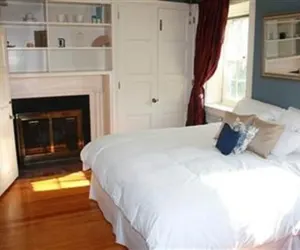Photo 3 - Stocks Manor Bed and Breakfast