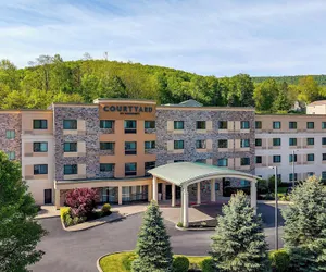 Photo 2 - Courtyard Oneonta