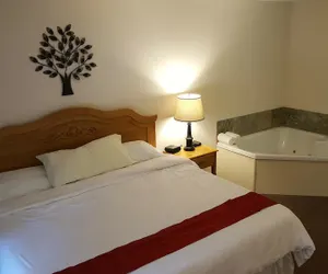 Photo 3 - Brook Pointe Inn