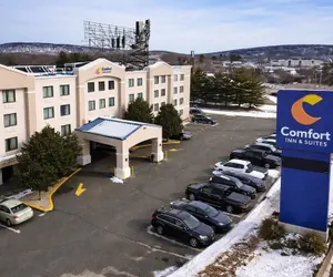 Photo 2 - Comfort Inn & Suites Meriden East
