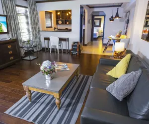 Photo 2 - Lincoln Arms Suites