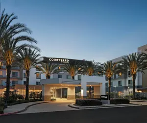 Photo 2 - Courtyard by Marriott Long Beach Airport