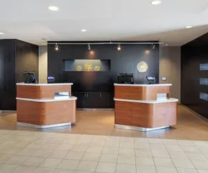 Photo 4 - Courtyard by Marriott Long Beach Airport