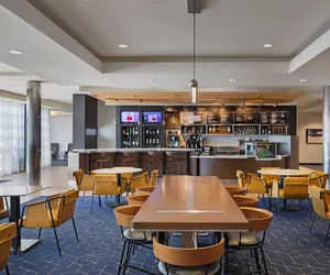 Photo 4 - Courtyard by Marriott Long Beach Airport