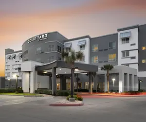 Photo 2 - Courtyard by Marriott Galveston Island