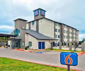 Photo 2 - Motel 6 Marble Falls, TX