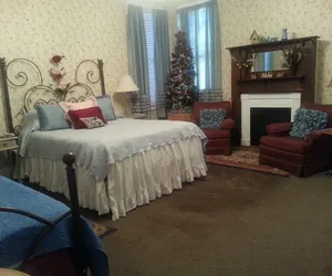 Photo 4 - Holly House of Hamilton