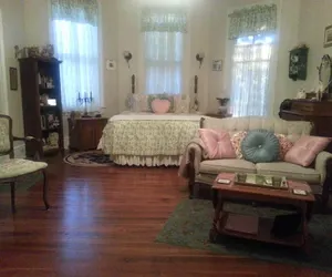 Photo 5 - Holly House of Hamilton
