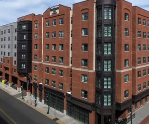 Photo 2 - Courtyard Syracuse Downtown At Armory Square
