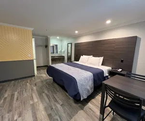 Photo 4 - Cloud 9 Inn LAX