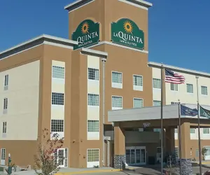 Photo 2 - La Quinta Inn & Suites by Wyndham Dickinson