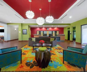 Photo 4 - La Quinta Inn & Suites by Wyndham Leesville Ft. Polk