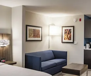 Photo 4 - Holiday Inn Express and Suites Overland Park by IHG