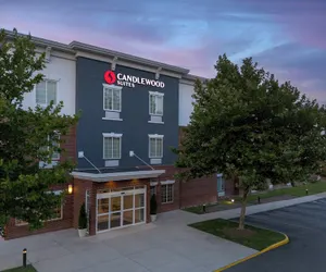 Photo 2 - Candlewood Suites Alexandria - Fort Belvoir, an IHG Hotel